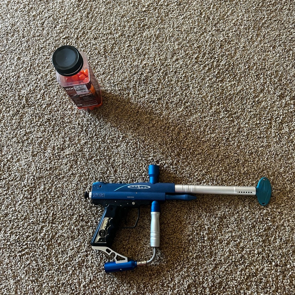 Paintball with paintballs